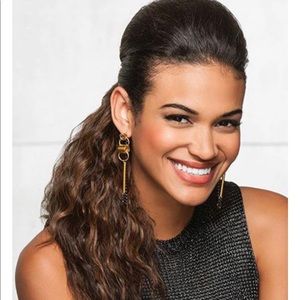 18 INCH SIMPLY WAVY WRAP AROUND PONY! Synthetic fibers! New Never Opened.